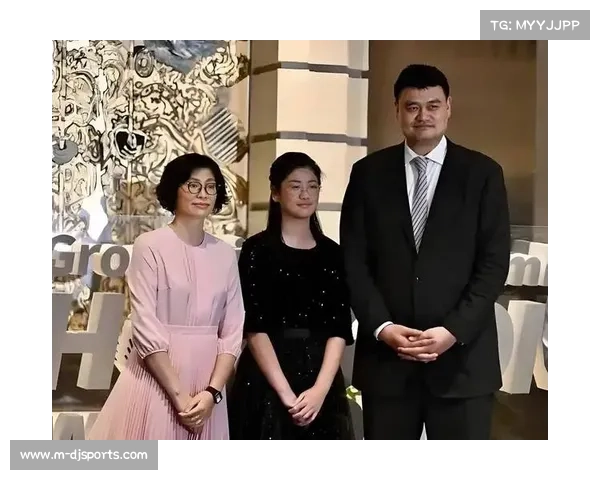 姚明携妻女国庆苏州同游引围观女儿身高惊人气质出众 姚明携妻女国庆苏州同游引围观女儿身高惊人气质出众